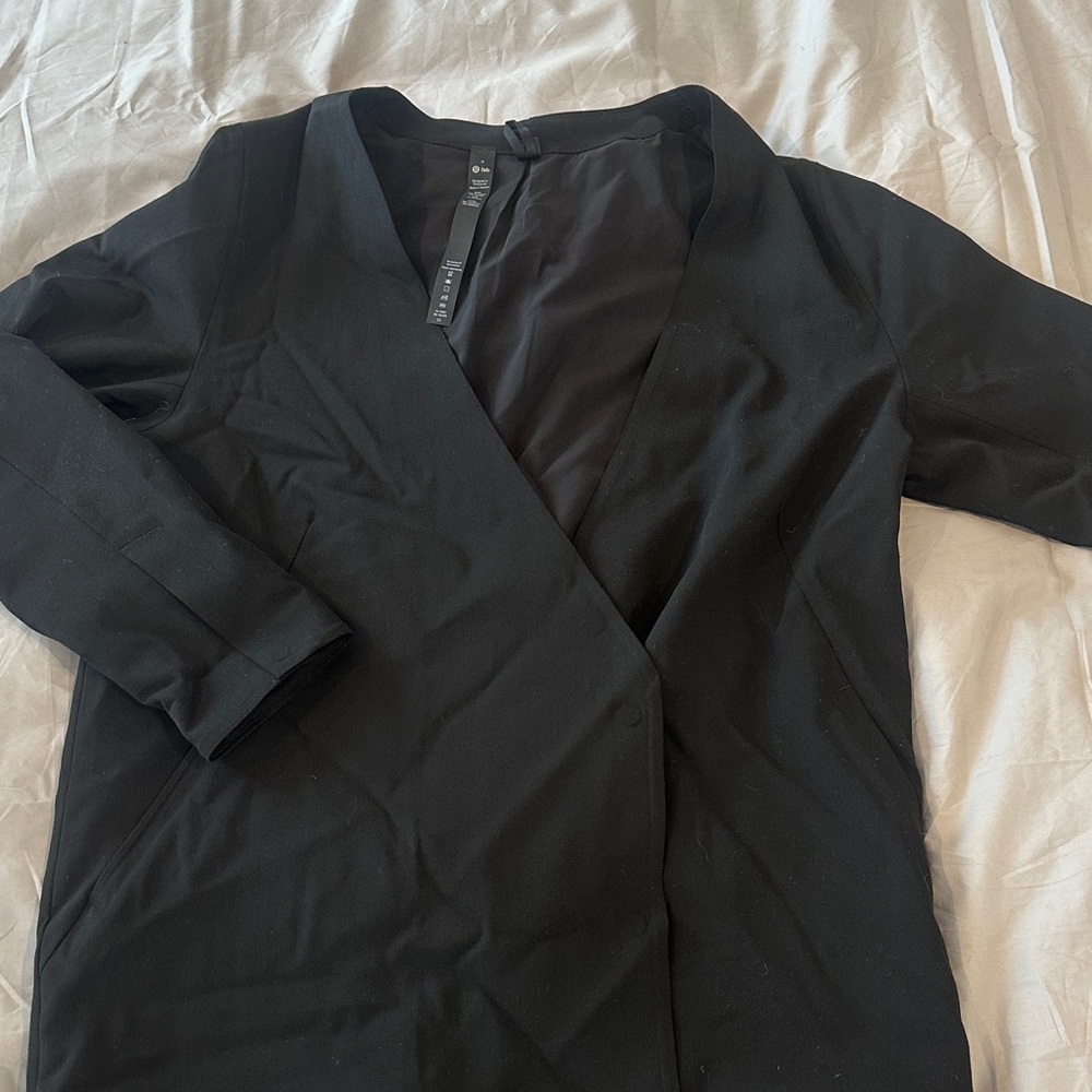 Lululemon Athletica Black Women's Blazer NWOT size 4